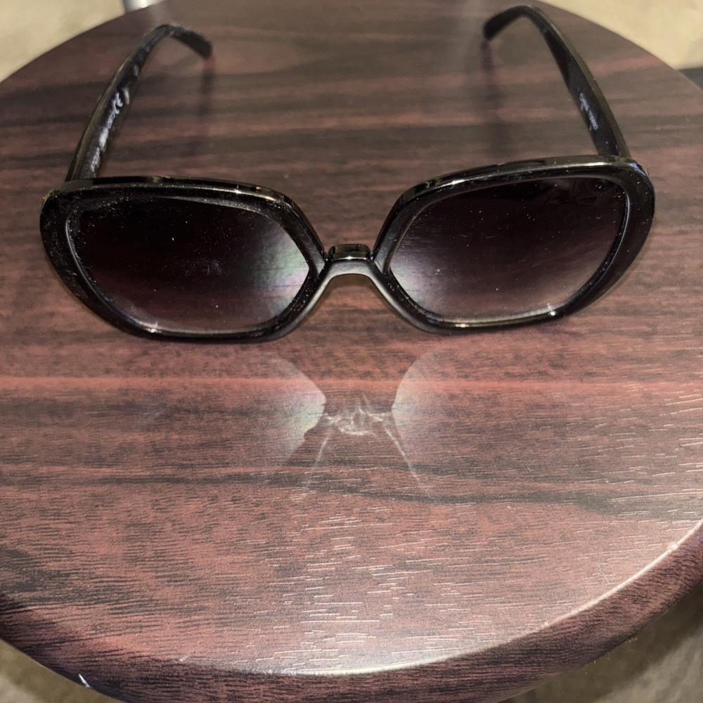 Vintage Women's Oversized Black Sunglasses Dark Gradient Lens Square Retro